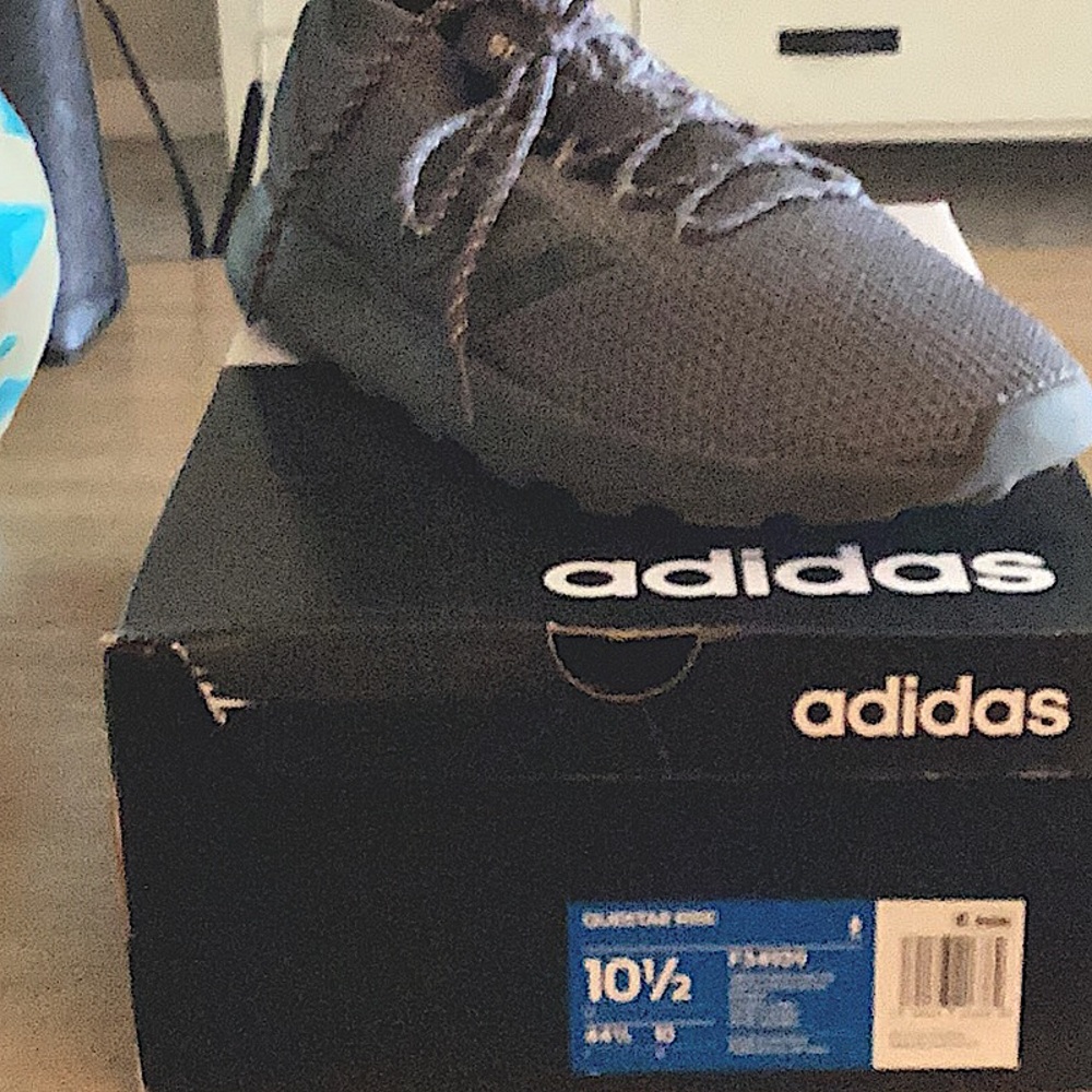 Mens sneakers only worn a few times like new.